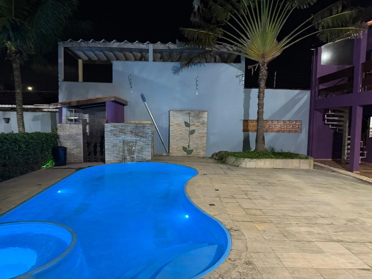 Piscina da Unidade Feminina Peruíbe 01, unidade feminina da rede credenciada das Clínicas Recomeço para tratamento de dependência química e alcoolismo em Peruíbe - SP.